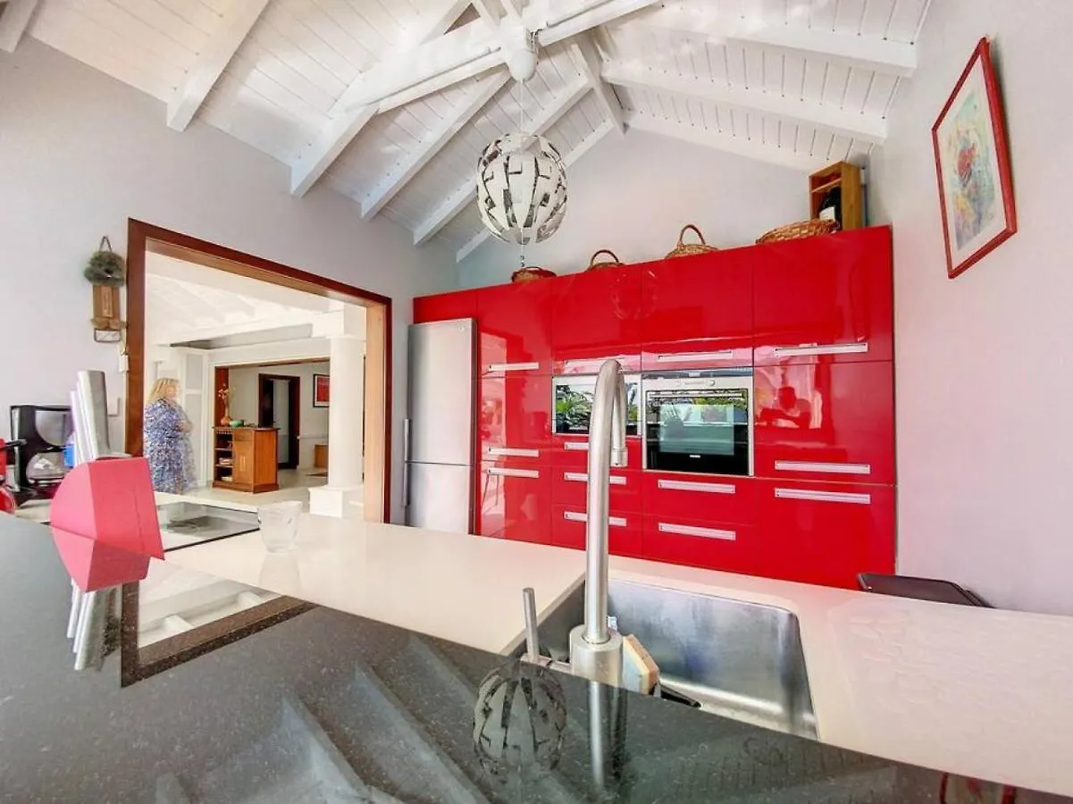 Villa Marie, Swimming Pool, Beach, Pontoon And Jacuzzi, All Private Baie Nettle