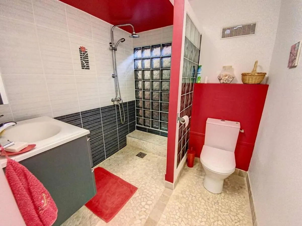 Villa Marie, Swimming Pool, Beach, Pontoon And Jacuzzi, All Private Baie Nettle