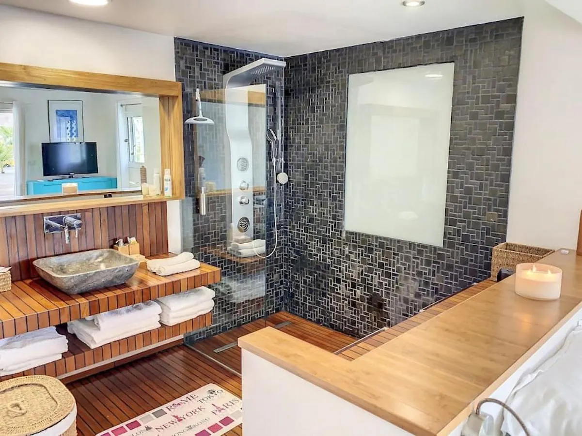 Villa Marie, Swimming Pool, Beach, Pontoon And Jacuzzi, All Private Baie Nettle