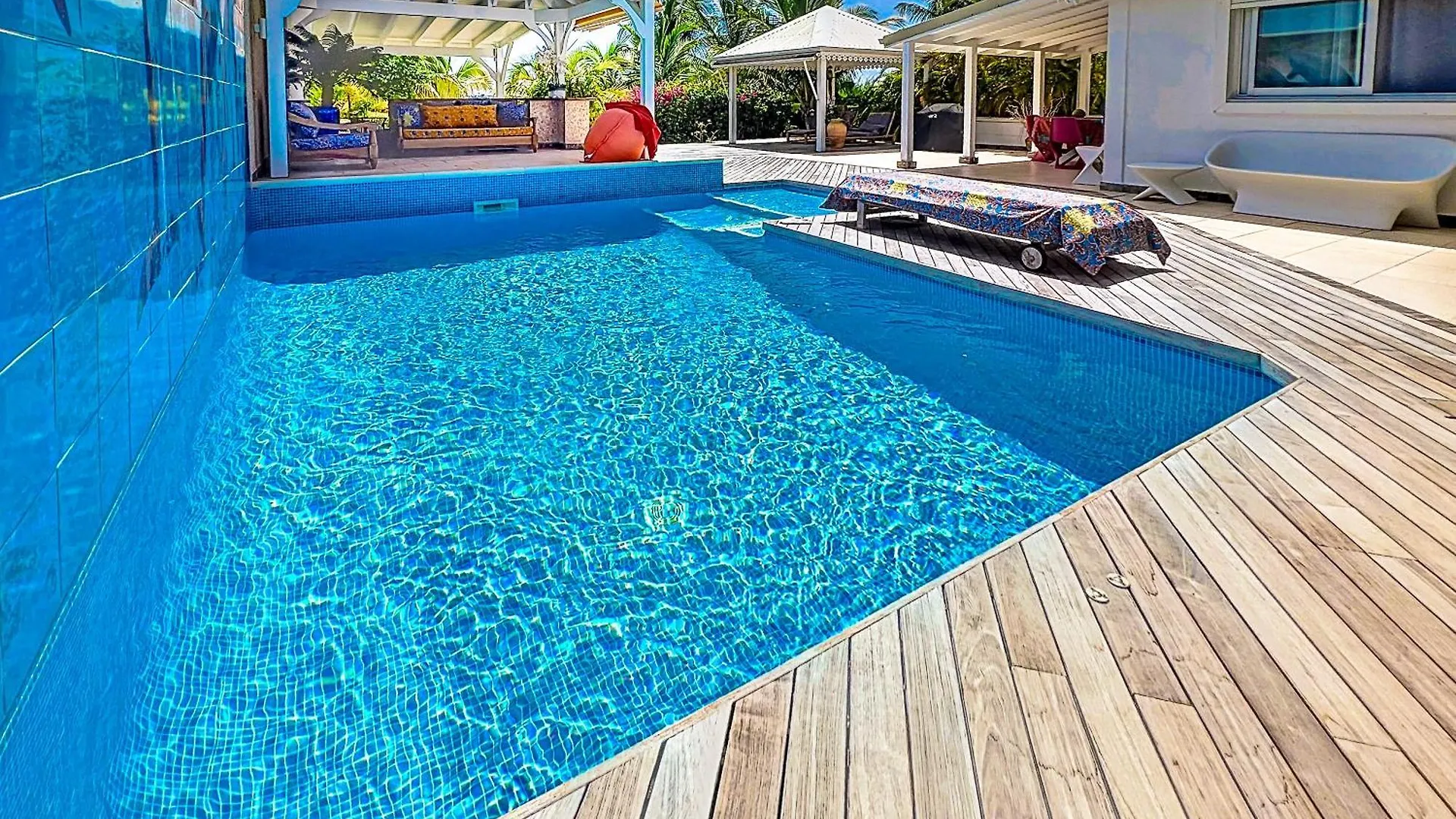 Villa Marie, Swimming Pool, Beach, Pontoon And Jacuzzi, All Private Baie Nettle